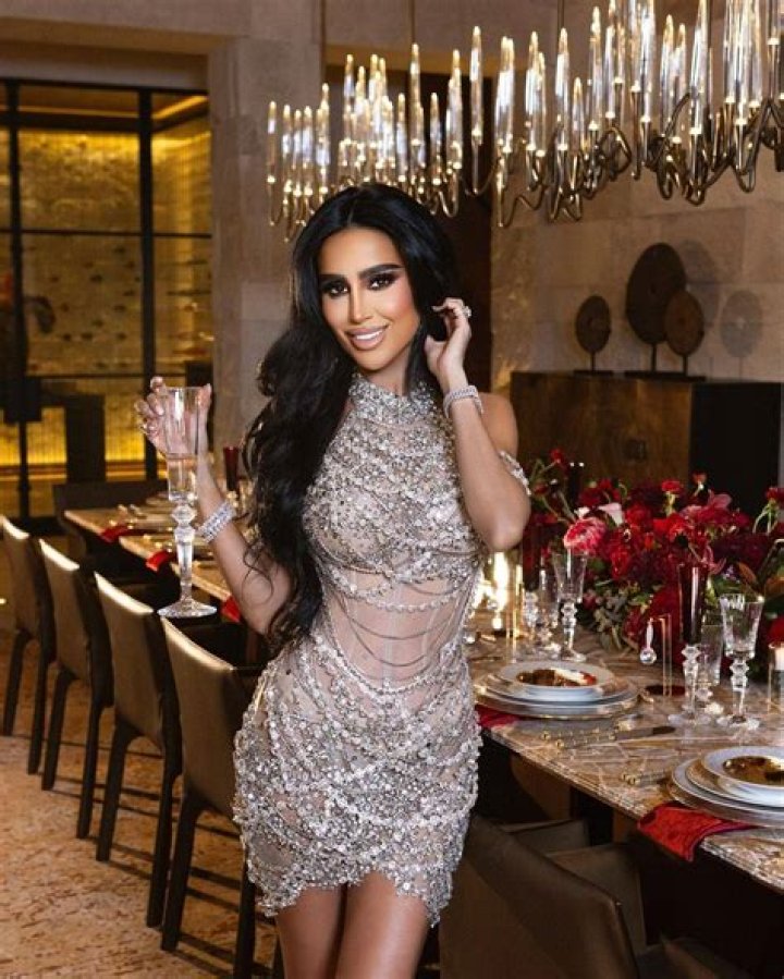Lily Ghalichi, Dara Mir