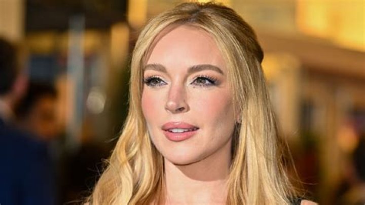 Lindsay Lohan’s Dad Defends Her Shade Against Cody Simpson: Interview  – Hollywood Life