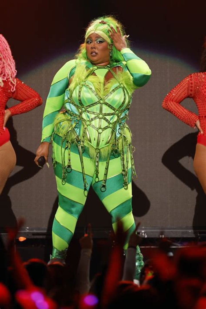 Lizzo arrives at the iHeartRadio Jingle Ball