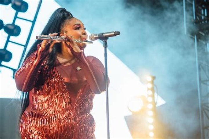 Lizzo performs at the 2019 MTV VMAs
