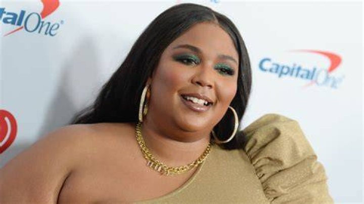 Lizzo Reacts To Critics After Twerking In A Thong At Lakers Game: Clip – Hollywood Life