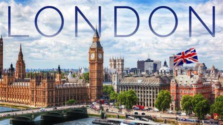 London, UNITED KINGDOM - *EXCLUSIVE* - Tom Cruise dons his face mask which is now compulsory in the UK to avoid the ongoing threat of Coronavirus and took to the skies traveling in his impressive looking matte black helicopter out in London. Pictured: Tom Cruise BACKGRID USA 23 JULY 2020 USA: +1 310 798 9111 / UK: +44 208 344 2007 / *UK Clients - Pictures Containing Children Please Pixelate Face Prior To Publication* *CLIENT RESTRICTION APPLIED*