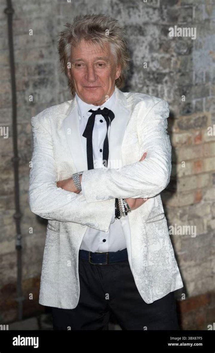 London, UNITED KINGDOM - Rod Stewart & Penny Lancaster leaving Annabel's in Mayfair, London after celebrating the members club 4th Birthday. Penny was seen having a wardrobe malfunction as she left the venue. Rod was seen arguing with a fan who asked for an autograph on a Celtic shirt with the singer's name on the back but Rod refused to sign the shirt and become annoyed and immediately got in his car and left. Pictured: Rod Stewart, Penny Lancaster BACKGRID USA 10 MARCH 2022 BYLINE MUST READ: Click News and Media / BACKGRID USA: +1 310 798 9111 / UK: +44 208 344 2007 / *UK Clients - Pictures Containing Children Please Pixelate Face Prior To Publication*