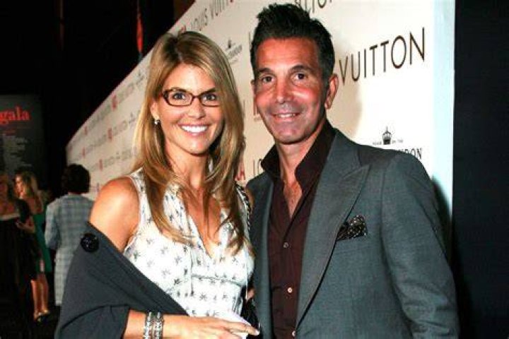 Lori Loughlin & Mossimo Giannulli Reportedly Robbed Of $1M Worth Of Jewelry