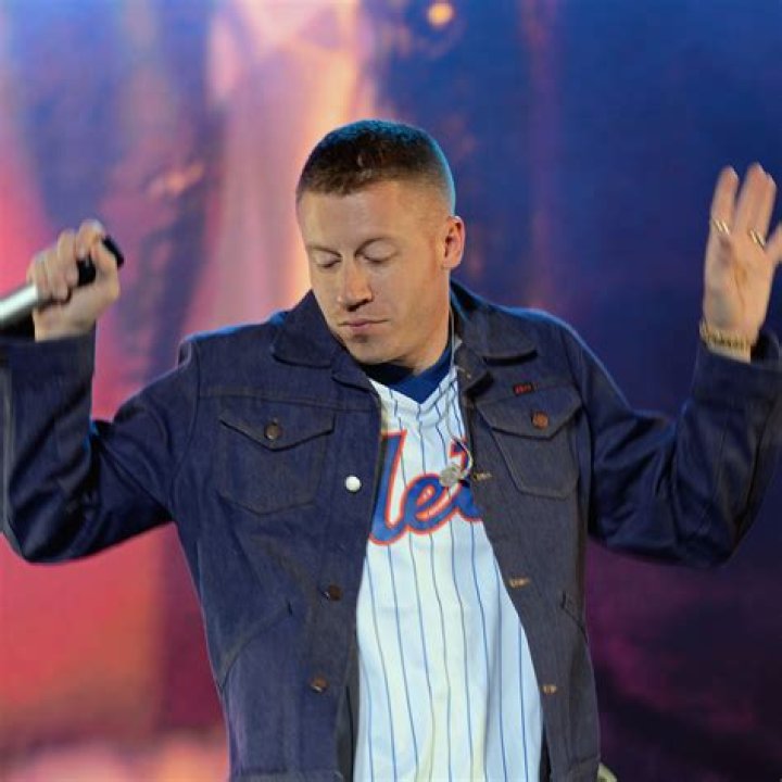 Macklemore – Hollywood Life