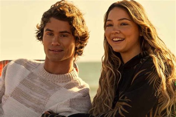 Madelyn Cline & Chase Stokes On &lsquo;Outer Banks&rsquo;