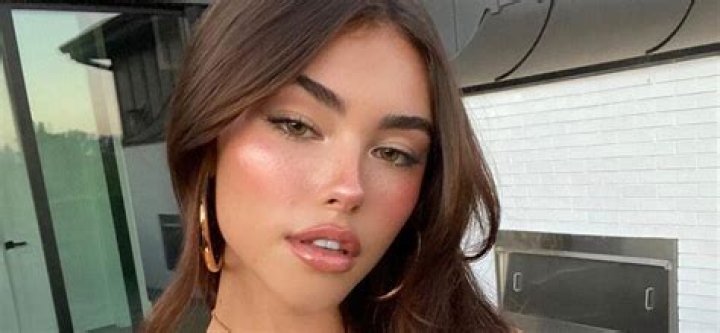 Madison Beer Avoids Bikini Malfunction By Pulling Top Down — Pics – Hollywood Life