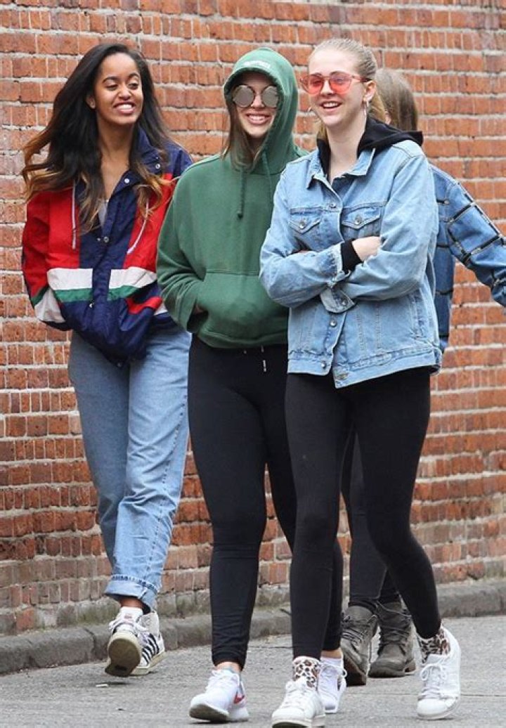 Malia Obama Friends Comforting