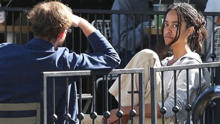 Malia Obama Spotted Smiling During Shopping Trip With Hunky Mystery Man: Photos