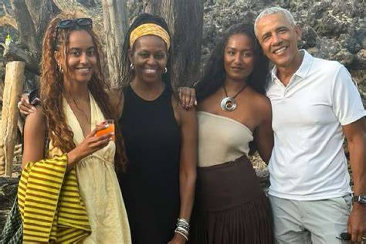 Malia Obama Wears Nothing But A Shirt To Work — Where Are Her Pants? Pics
