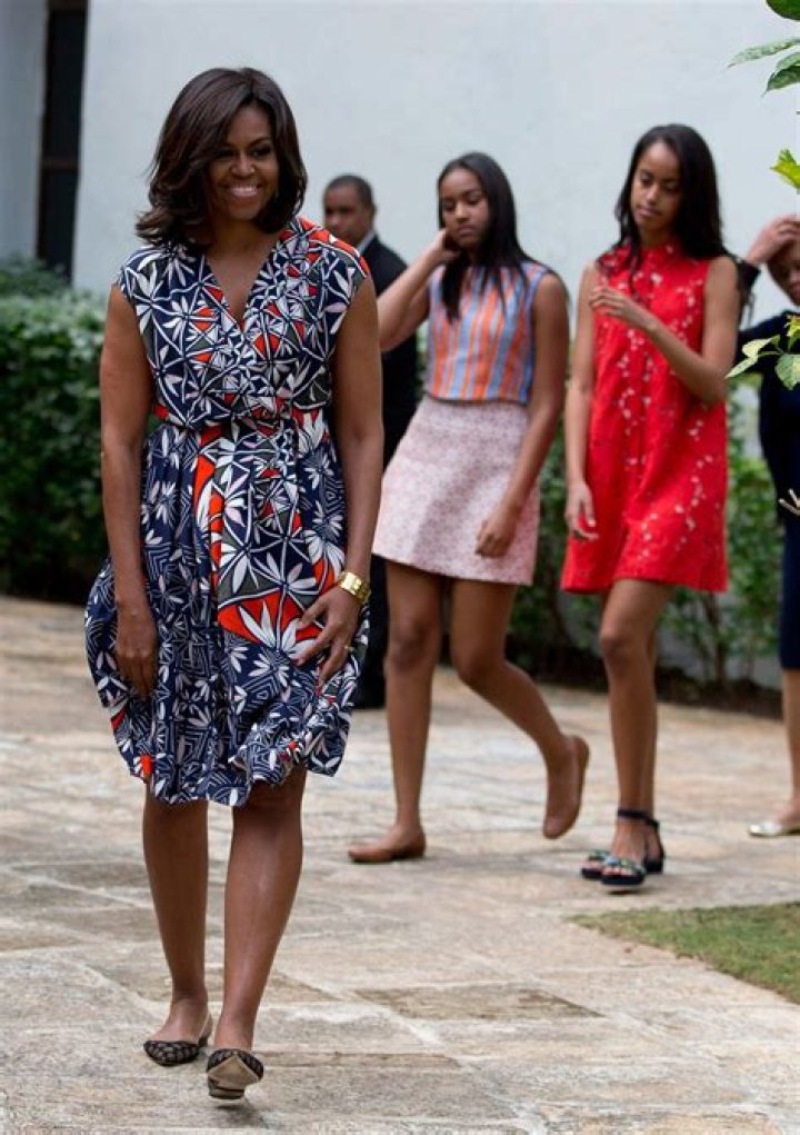 Malia & Sasha Obama Rock Vibrant Summer Dresses In London — Pic