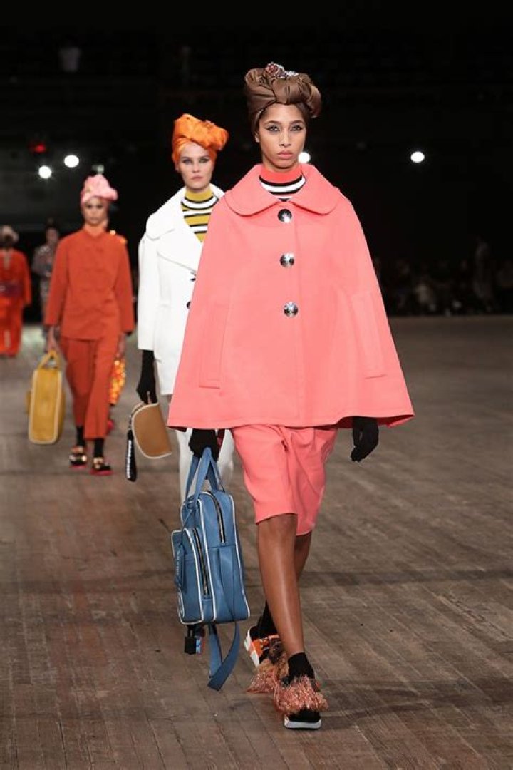Marc Jacobs NYFW Photos – Hollywood Life