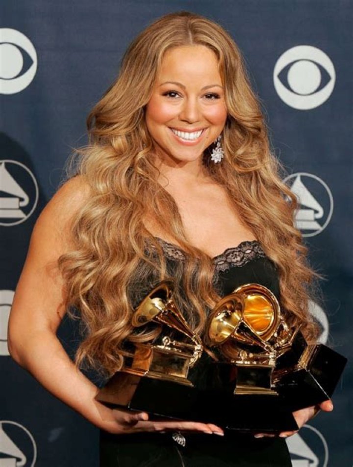 Mariah Carey Poses With Her Family