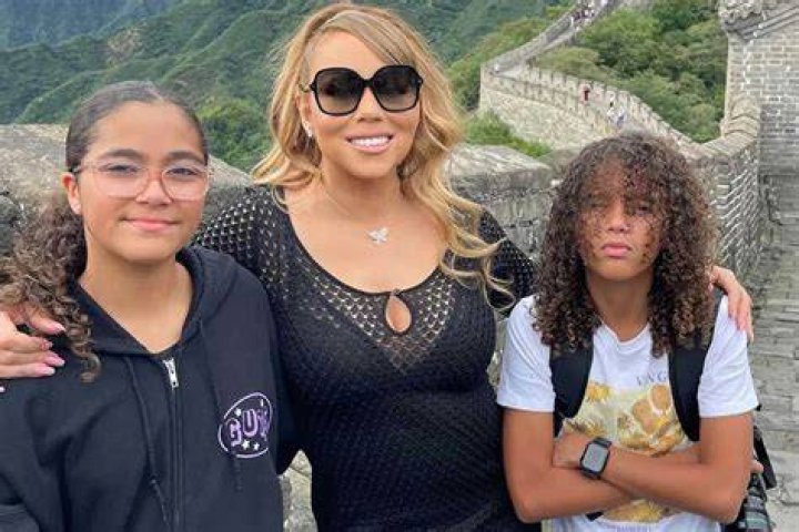 Mariah with her twins