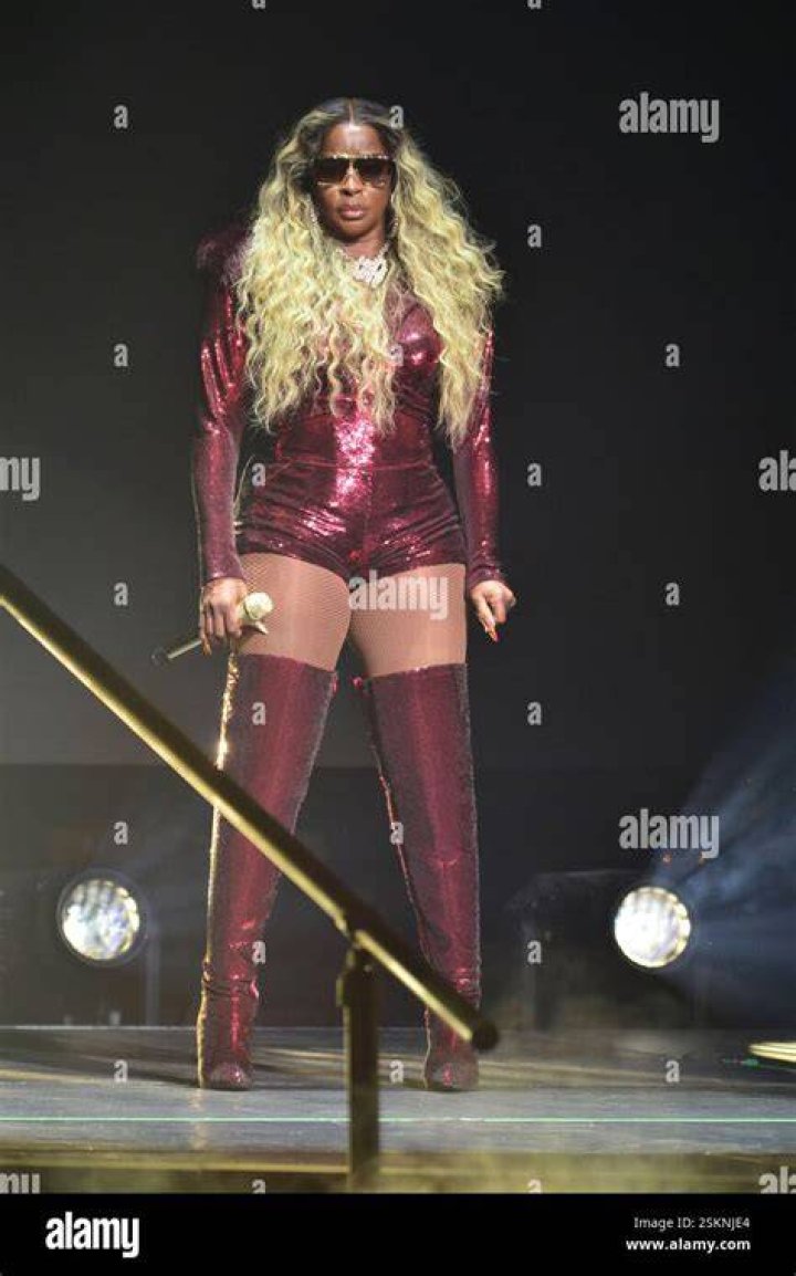 Mary J. Blige on stage