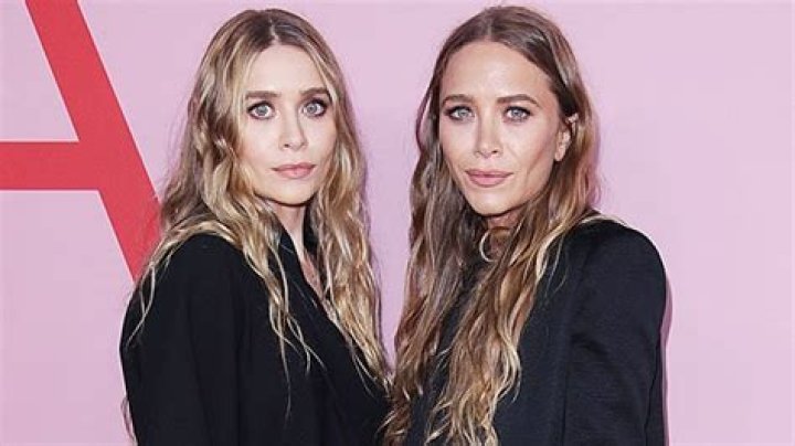 Mary Kate & Ashley Olsen Pose With Mickey Mouse In John Stamos’ Adorable Throwback Pic