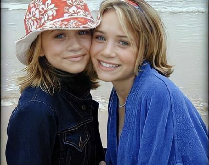 Mary-Kate Olsen and Ashley Olsen In Matching Hats