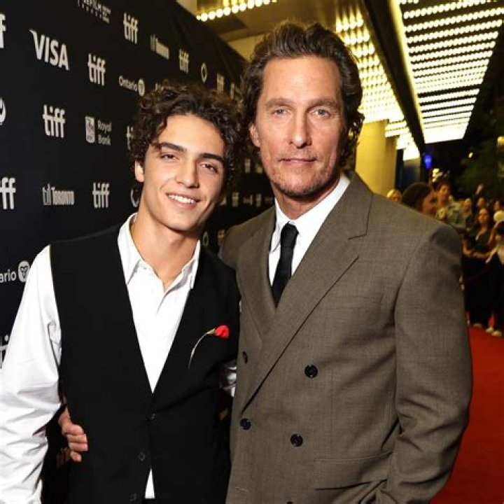 Matthew McConaughey’s Son Levi Watches Him Cut His Brother’s Hair – Hollywood Life