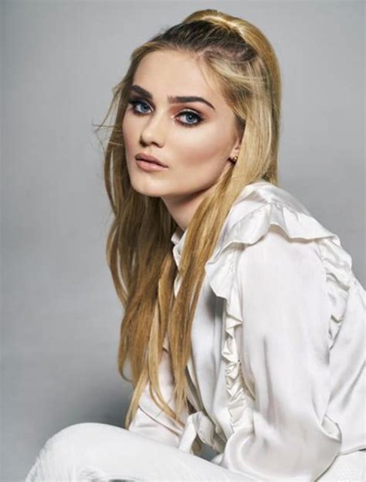 Meg Donnelly — Photos Of The Actress & Singer – Hollywood Life