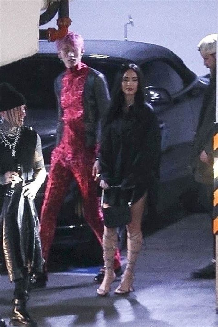 Megan Fox’s Mini Dress For Machine Gun Kelly’s 32nd Birthday Dinner – Hollywood Life
