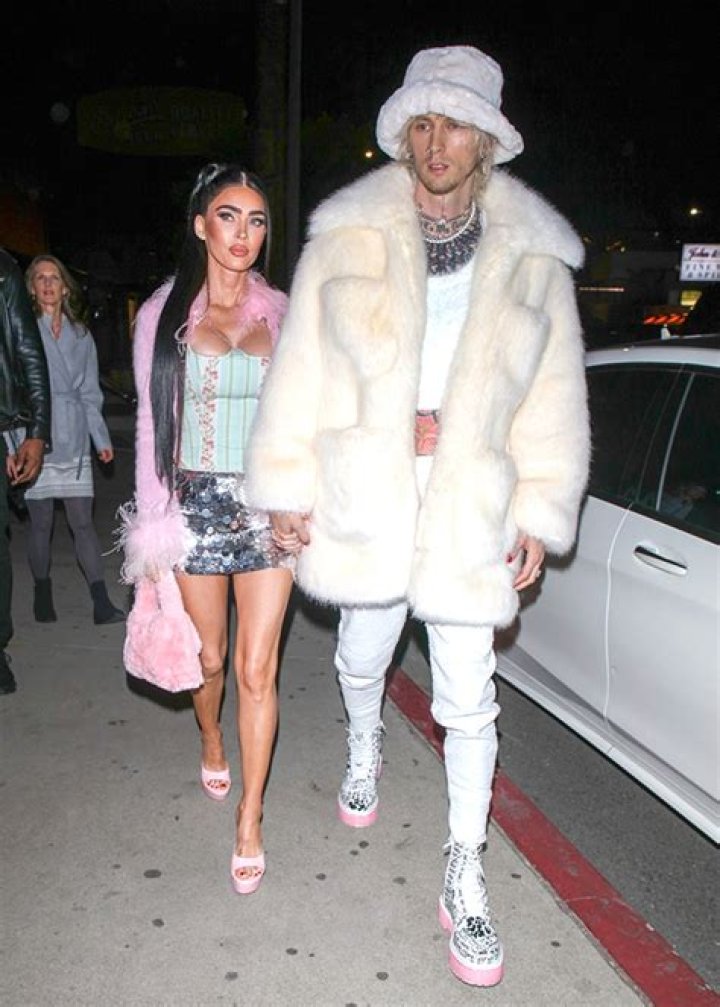 Megan Fox Wears Silver Miniskirt & Low Cut Top To Dinner With MGK – Hollywood Life