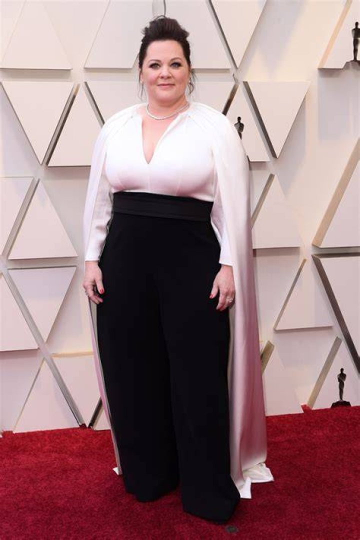 Melissa McCarthy’s Outfit At Oscars 2019 – Black & White Jumpsuit – Hollywood Life