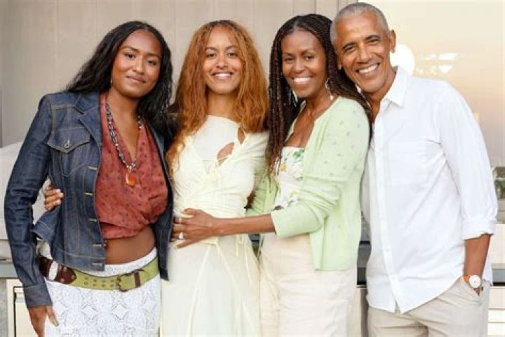 michelle obama, malia obama, sasha obama