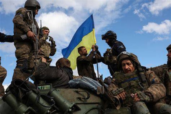 Mila Kunis Insists Russian People Aren’t An ‘Enemy’ In Ukrainian War – Hollywood Life