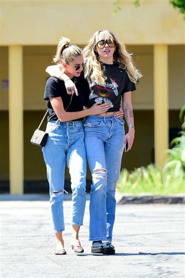 Miley Cyrus And Kaitlynn Carter