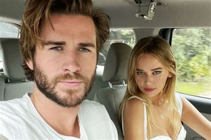 Miley Cyrus & Kaitlynn Carter Kissing & Show PDA Amid Liam Hemsworth Split – Hollywood Life