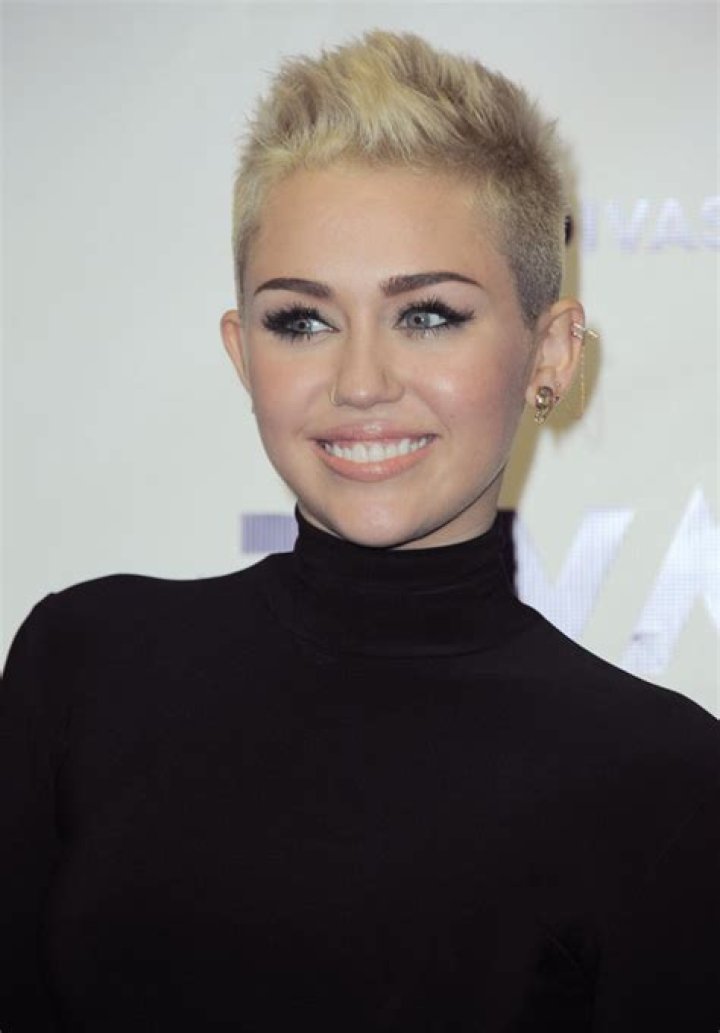 Miley Cyrus’ Short Hair — Says She’ll NEVER Wear It Long Again – Hollywood Life