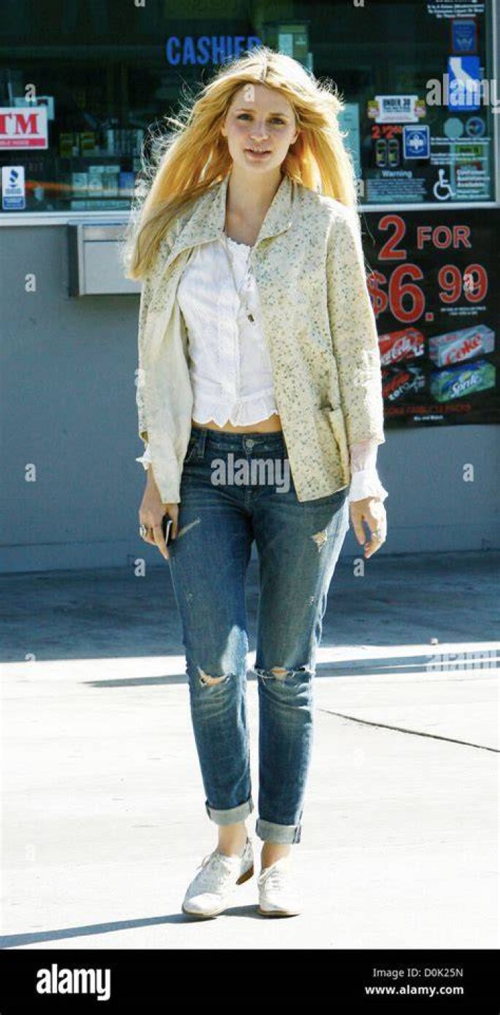 Mischa Barton Outside Los Angeles Superior Court