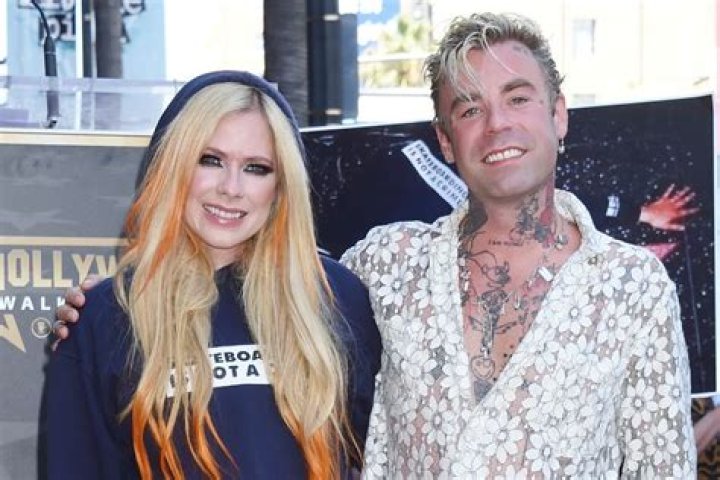 Mod Sun Reacts To Avril Lavigne Split: Photos – Hollywood Life