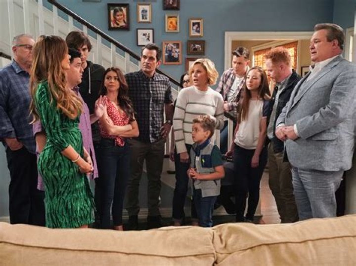 MODERN FAMILY - "Episode `1109&rdquo; (ABC/Jessica Brooks) SOFIA VERGARA, RICO RODRIGUEZ, JESSE TYLER FERGUSON, AUBREY ANDERSON-EMMONS, ERIC STONESTREET, JEREMY MAGUIRE, JULIE BOWEN, ED O'NEILL, ARIEL WINTER, TY BURRELL, SARAH HYLAND, NOLAN GOULD, REID EWING