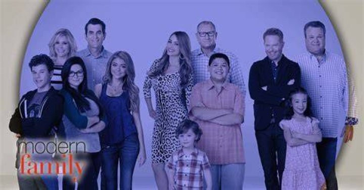 MODERN FAMILY - "New Kids on the Block" - Haley is determined to follow the advice in her parenting books with the twins, but Phil and Claire think their old methods are better. Meanwhile, Manny is set to direct Jay's dog bed commercial in the hopes of winning his ex-girlfriend back on the season premiere of "Modern Family," WEDNESDAY, SEPT. 25 (9:00-9:31 p.m. EDT), on ABC. (ABC/Tony Rivetti) TY BURRELL, JULIE BOWEN