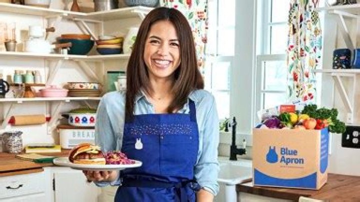 Molly Yeh Reveals How Motherhood Changed Her Cooking (Exclusive) – Hollywood Life
