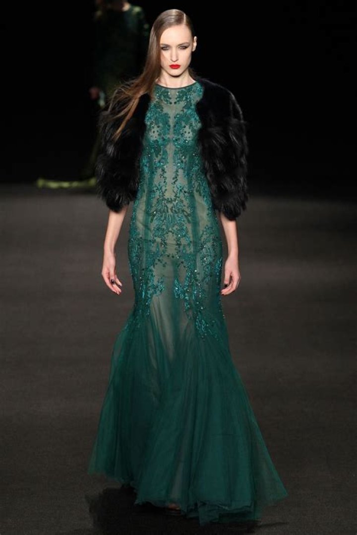 Monique Lhuillier Fall 2015 Show &ndash; See Photos
