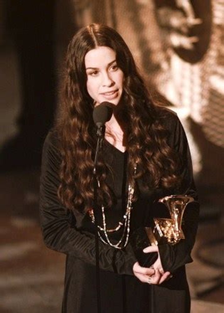 MORISETTE Alanis Morissette thanks her producers after winning the "Album of the Year" at the 38th annual Grammy Awards at the Shrine Auditorium in Los Angeles GRAMMYS, LOS ANGELES, USA