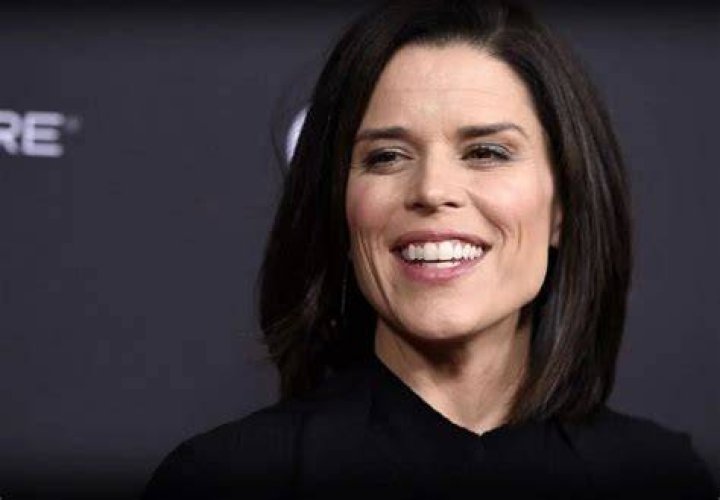 Neve Campbell & More – Hollywood Life