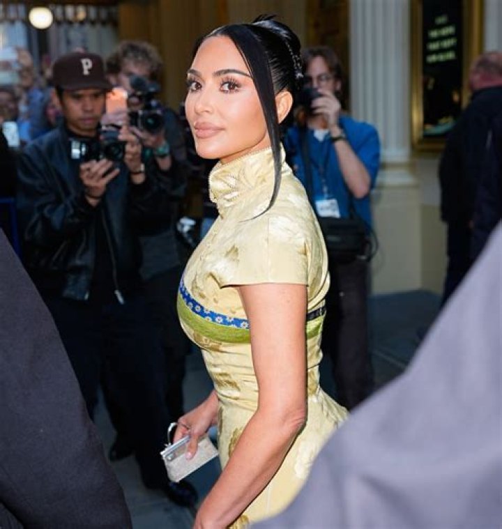 New York, NY - Kim Kardashian checks into the Ritz this evening with Scott Disick and daughters North West and Penelope Disick. Pictured: Kim Kardashian BACKGRID USA 30 APRIL 2023 BYLINE MUST READ: BlayzenPhotos / BACKGRID USA: +1 310 798 9111 / UK: +44 208 344 2007 / *UK Clients - Pictures Containing Children Please Pixelate Face Prior To Publication*