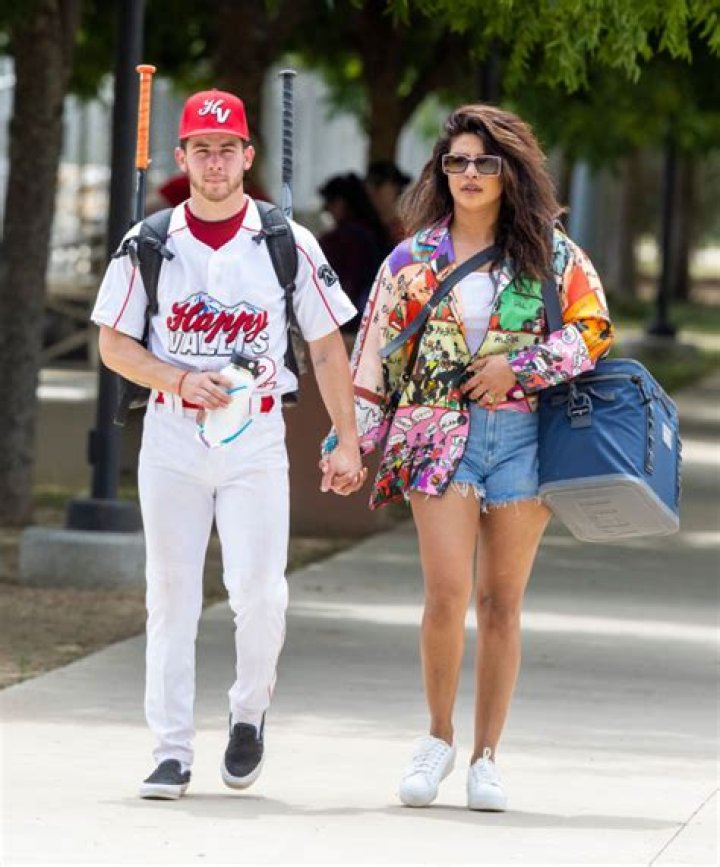 Nick Jonas and Priyanka Chopra Hold Hands At Softball Game: Photos – Hollywood Life