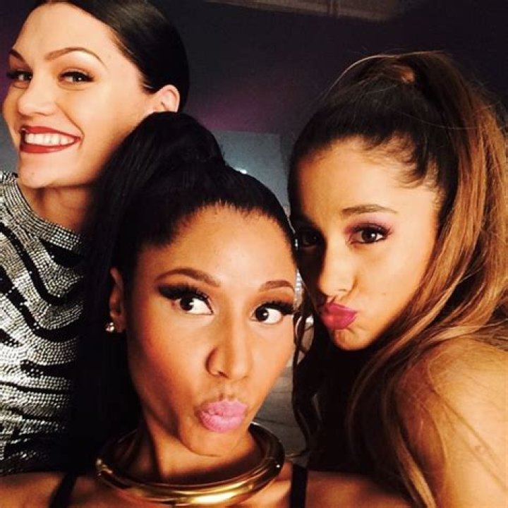 Nicki Minaj & Ariana Grande Side To Side