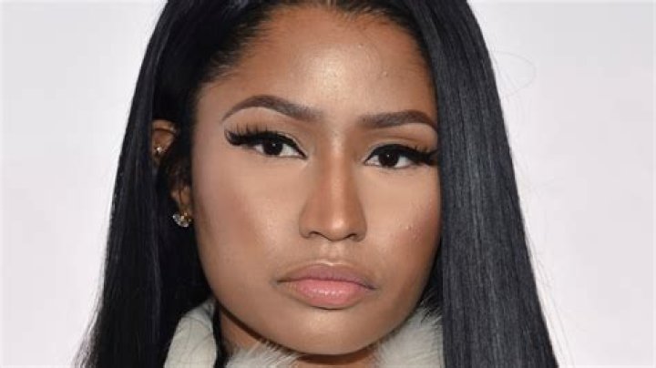 Nicki Minaj Goes Makeup-Free & Shows Off Long, Natural Hair – Hollywood Life