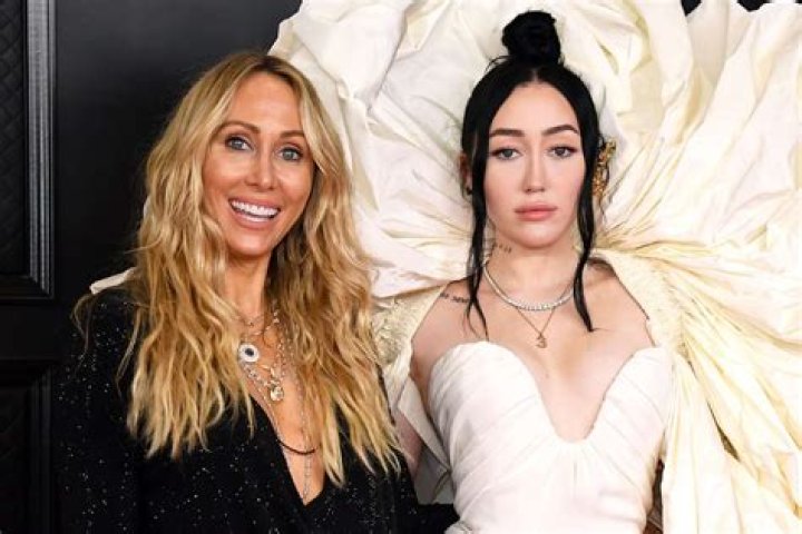 Noah Cyrus and Tish Cyrus