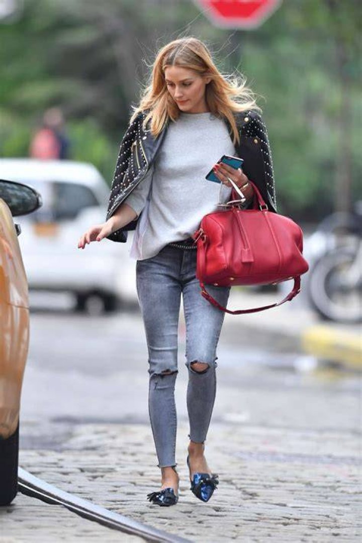 Olivia Palermo Hailing a cab in Midtown
