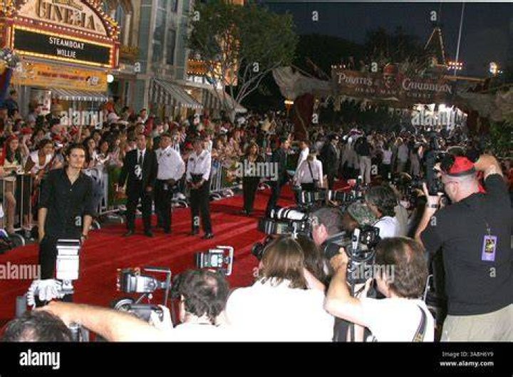 ORLANDO BLOOM WORLD PREMIERE OF 'LORD OF THE RINGS : FELLOWSHIP OF THE RING', ODEON CINEMA, LEICESTER SQUARE, LONDON, BRITAIN - 11 DEC 2001