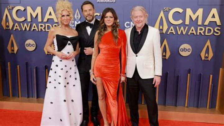 Owen Wilson, Kacey Musgraves, & Kenan Thompson greet the viewers