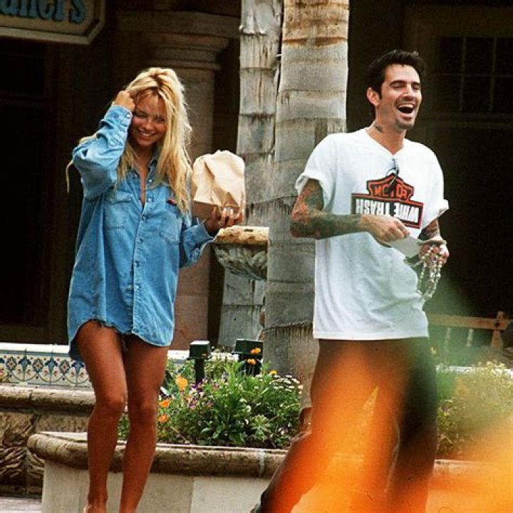 PAMELA ANDERSON MARRIES TOMMY LEE - CANCUN, MEXICO - 1995