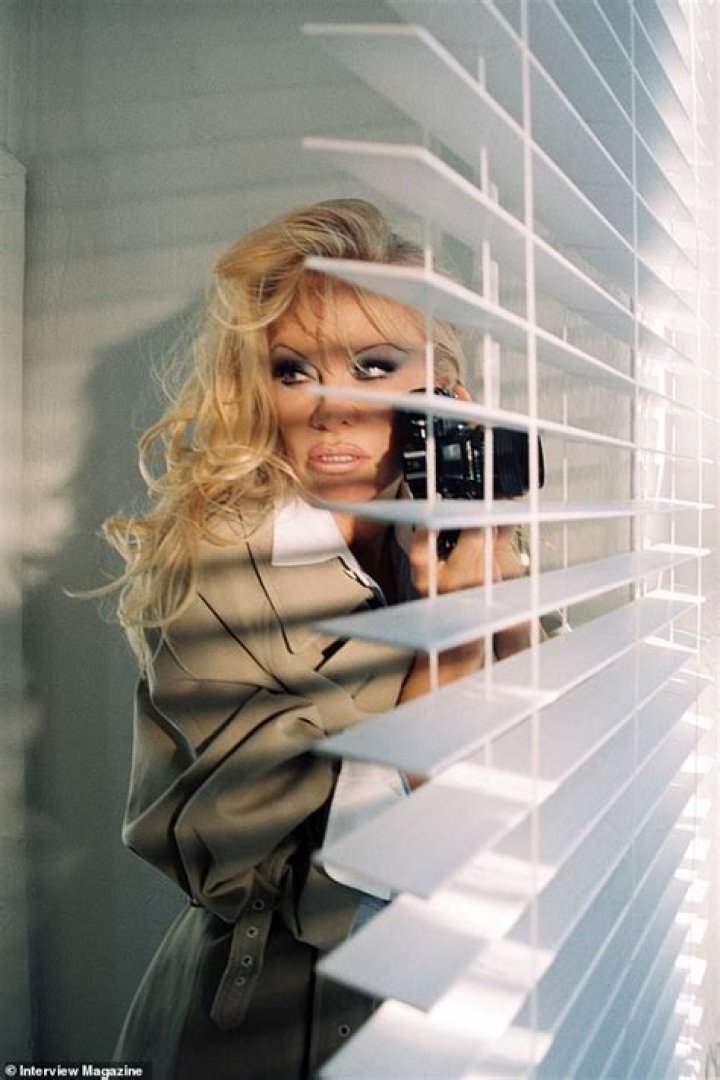 Pamela Anderson Naked For Interview Magazine By Ronan Farrow: Photos – Hollywood Life