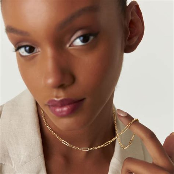 Paperclip gold choker necklace